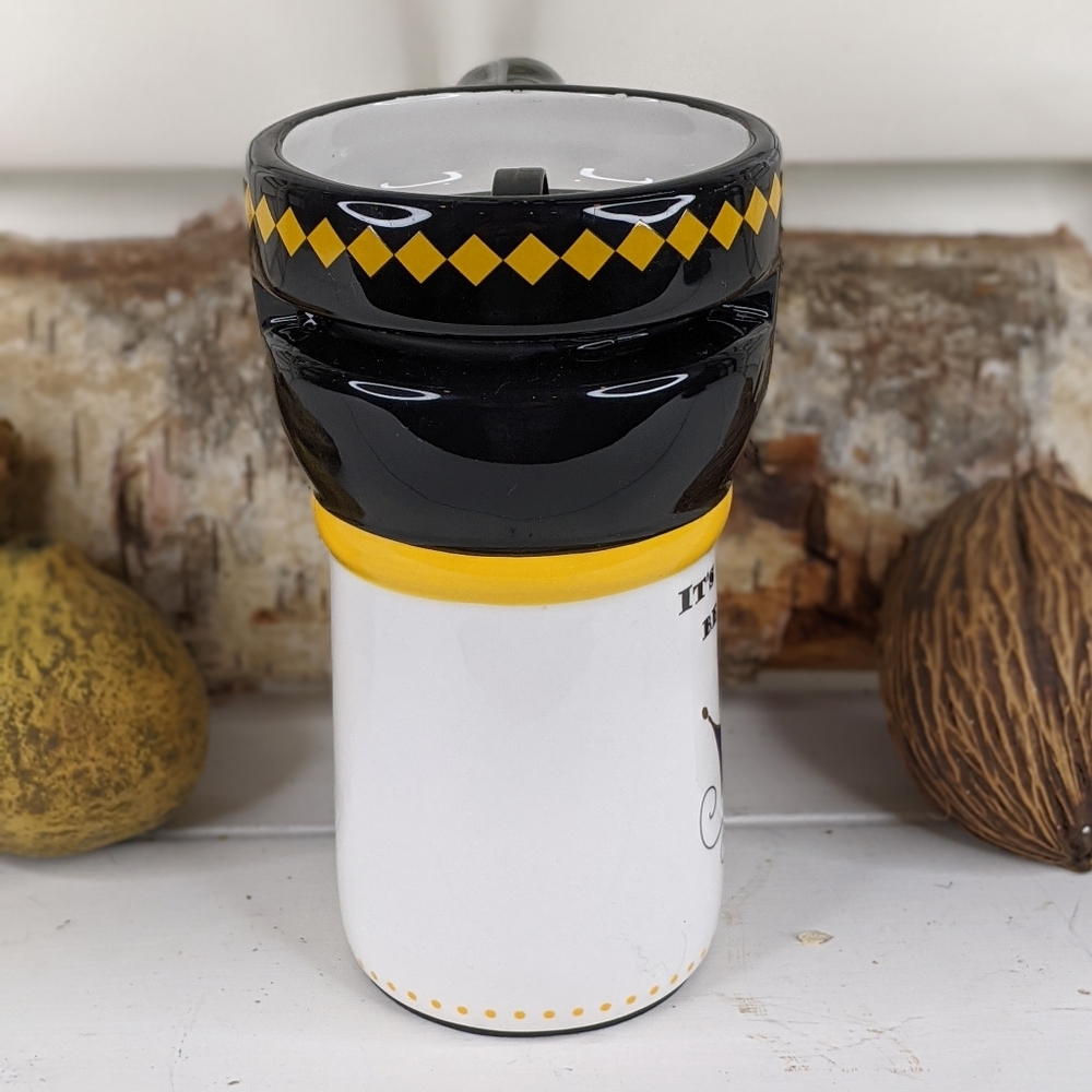 “It’s Good to Be King!” Crown Design Ceramic Travel Mug with Lid - Picture 3 of 9